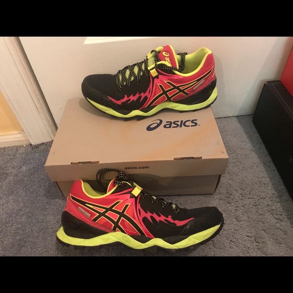 ASICS - Picture 2 of 3